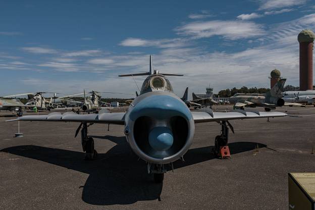   Mikojan Gurewitsch MiG-17 PF